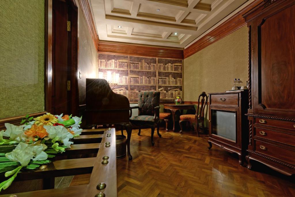 QUAID-E-AZAM SUITE